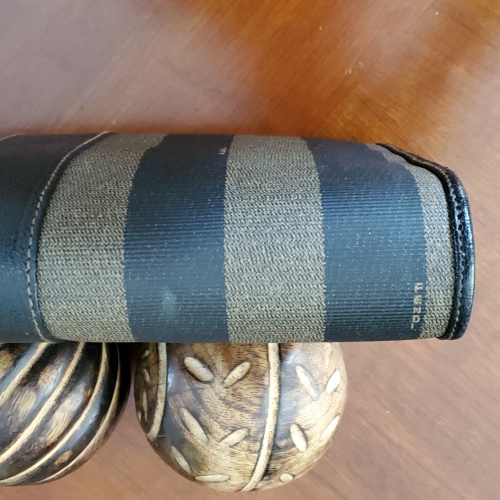Vintage RARE FENDI CLUTCH - Picture 5 of 15